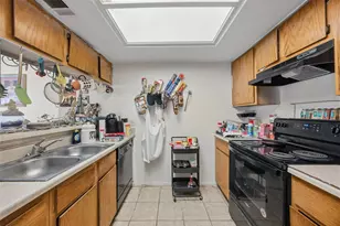 911 Crockett St, Lockhart, TX 78644 - Photo 17