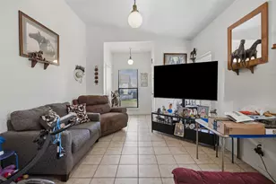 911 Crockett St, Lockhart, TX 78644 - Photo 7