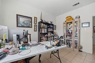 911 Crockett St, Lockhart, TX 78644 - Photo 27