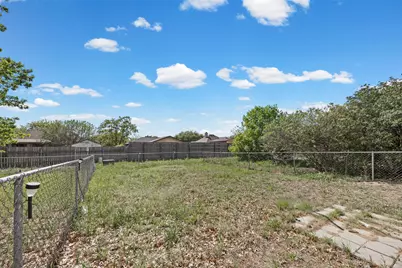 911 Crockett Street, Lockhart, TX 78644 - Photo 31