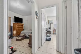 911 Crockett St, Lockhart, TX 78644 - Photo 19