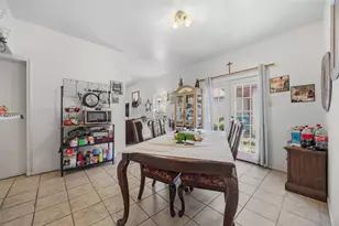 911 Crockett St, Lockhart, TX 78644 - Photo 11