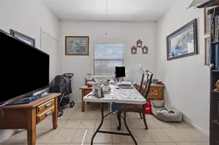 911 Crockett St, Lockhart, TX 78644 - Photo 25