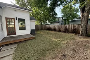 2404 Santa Rita St, Austin, TX 78702 - Photo 15