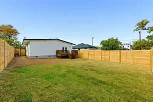 1197 Coleto St, Austin, TX 78702 - Photo 25