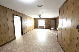 530A S Guadalupe St, Lockhart, TX 78644 - Photo 5