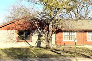 530A S Guadalupe St, Lockhart, TX 78644 - Photo 1