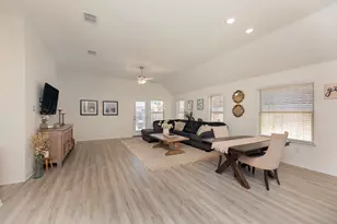 360 Jefferson Dr, Kyle, TX 78640 - Photo 13
