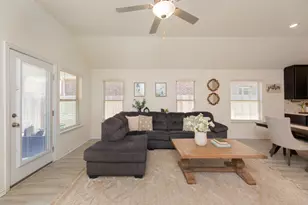 360 Jefferson Dr, Kyle, TX 78640 - Photo 11