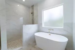 109 E Keanahalululu Ln, Bastrop, TX 78602 - Photo 25