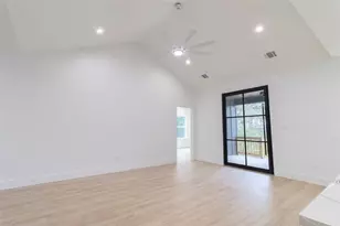 109 E Keanahalululu Ln, Bastrop, TX 78602 - Photo 11