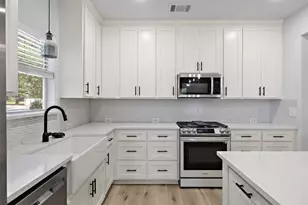 502 Sherwood Ct, Georgetown, TX 78628 - Photo 11