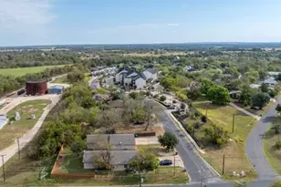 200 Maple Ln, Elgin, TX 78621 - Photo 3