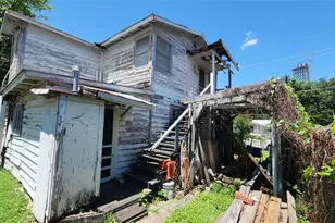 85 W Navasota St, Austin, TX 78702 - Photo 11