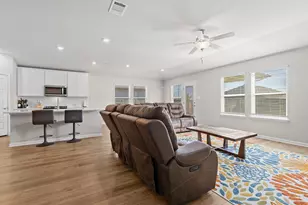 110 Greenspire Downs Dr, Hutto, TX 78634 - Photo 9