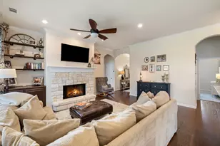 406 Strichen Dr, Briarcliff, TX 78669 - Photo 9