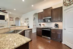 406 Strichen Dr, Briarcliff, TX 78669 - Photo 15