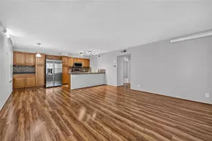 910 Duncan Ln, Austin, TX 78705 - Photo 3