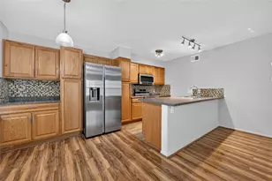 910 Duncan Ln, Austin, TX 78705 - Photo 7