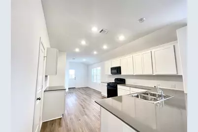 305 Milliner Loop, Hutto, TX 78634 - Photo 7