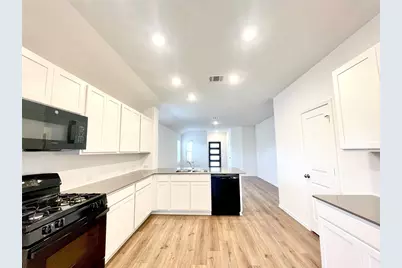 305 Milliner Loop, Hutto, TX 78634 - Photo 13