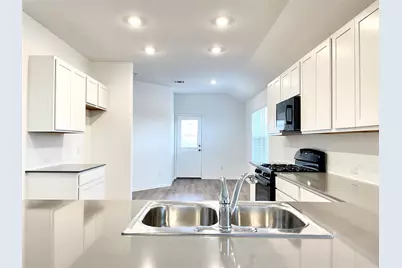 305 Milliner Loop, Hutto, TX 78634 - Photo 15