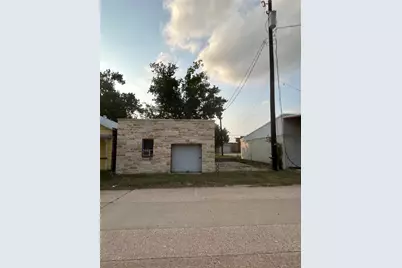 122 W Milam Avenue, Rockdale, TX 76567 - Photo 1