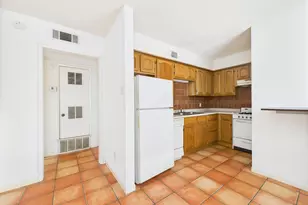 803 W 28th St, Austin, TX 78705 - Photo 7