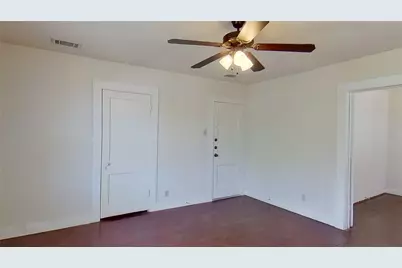1607 S Austin Avenue #D, Georgetown, TX 78626 - Photo 3