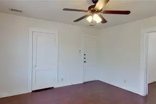 1607 S Austin Ave, Georgetown, TX 78626 - Photo 3