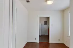 1607 S Austin Ave, Georgetown, TX 78626 - Photo 9