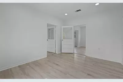2703 E Cesar Chavez Street, Austin, TX 78702 - Photo 17