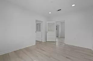 2703 E Cesar Chavez St, Austin, TX 78702 - Photo 17