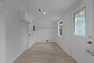 2703 E Cesar Chavez St, Austin, TX 78702 - Photo 19