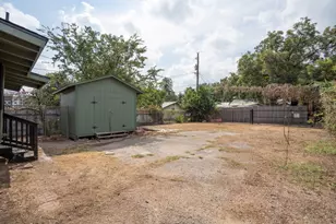 2703 E Cesar Chavez St, Austin, TX 78702 - Photo 21