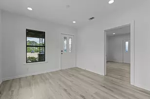 2703 E Cesar Chavez St, Austin, TX 78702 - Photo 11