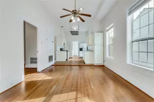 609 W 35th St, Austin, TX 78705 - Photo 5