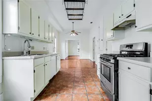 609 W 35th St, Austin, TX 78705 - Photo 17