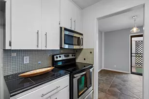 6718 Silvermine Dr, Austin, TX 78736 - Photo 9