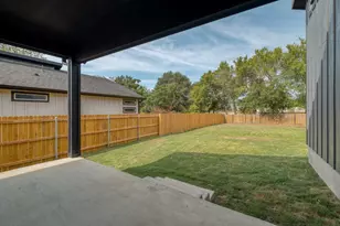 202 Washington St, Elgin, TX 78621 - Photo 25