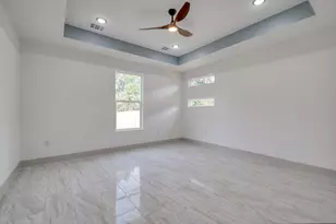 202 Washington St, Elgin, TX 78621 - Photo 13