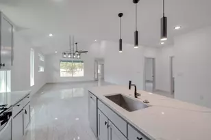 202 Washington St, Elgin, TX 78621 - Photo 9