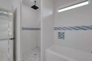 202 Washington St, Elgin, TX 78621 - Photo 17