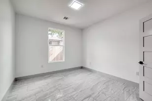 202 Washington St, Elgin, TX 78621 - Photo 19