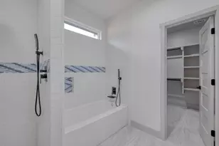 202 Washington St, Elgin, TX 78621 - Photo 15