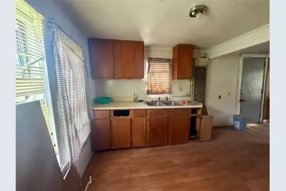 808 W Boundary Street, Giddings, TX 78942 - Photo 5