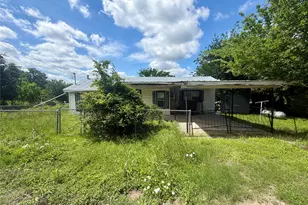 808 W Boundary St, Giddings, TX 78942 - Photo 3
