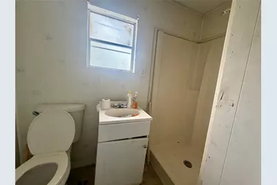 808 W Boundary Street, Giddings, TX 78942 - Photo 7