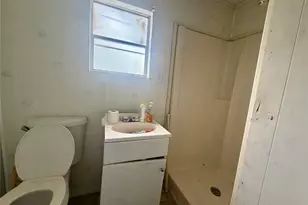 808 W Boundary St, Giddings, TX 78942 - Photo 7