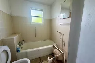 808 W Boundary St, Giddings, TX 78942 - Photo 7